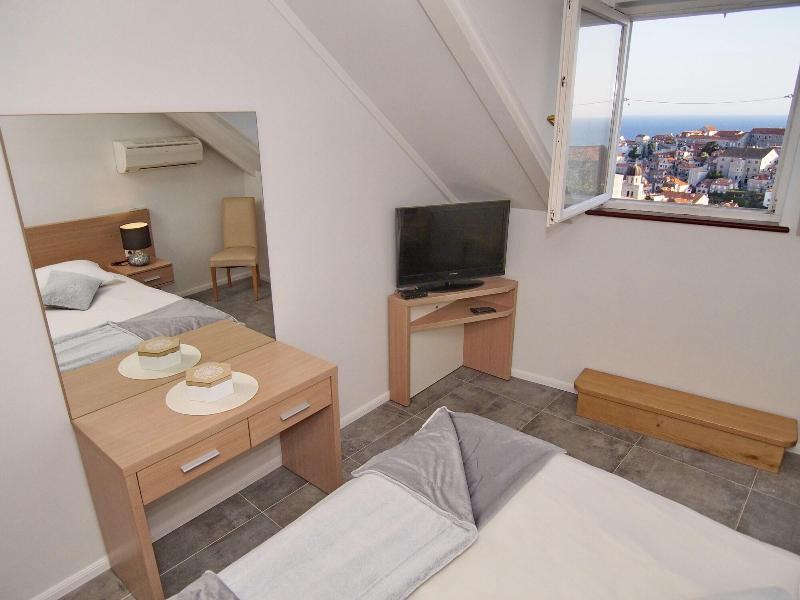 Apartments & Rooms Ivusic