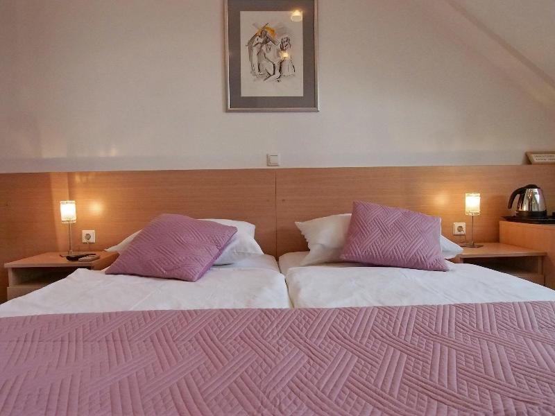 Apartments & Rooms Ivusic