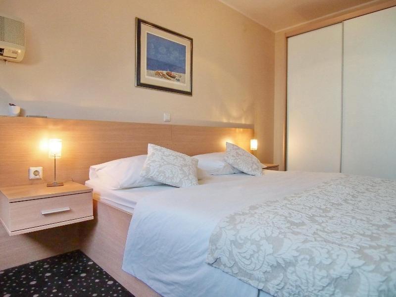 Apartments & Rooms Ivusic