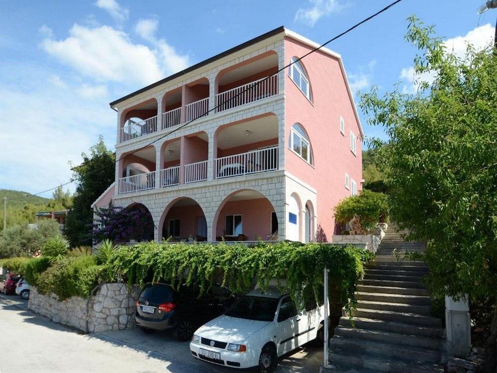 Apartments Zaknic