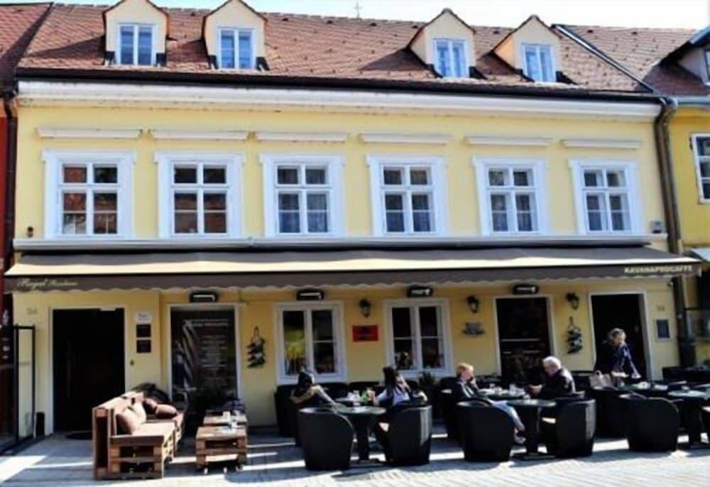 Bed&Breakfast Regal Residence