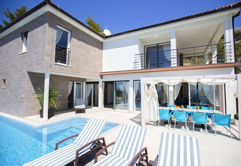 Royal Villa
