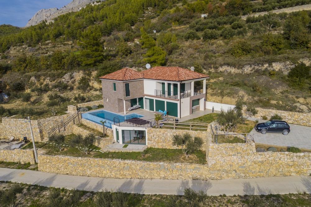 Royal Villa
