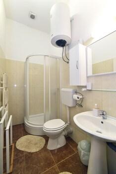 B & B Schlosser