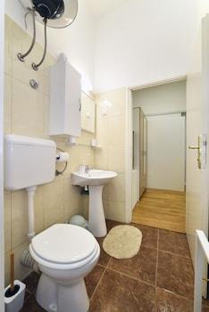 B & B Schlosser