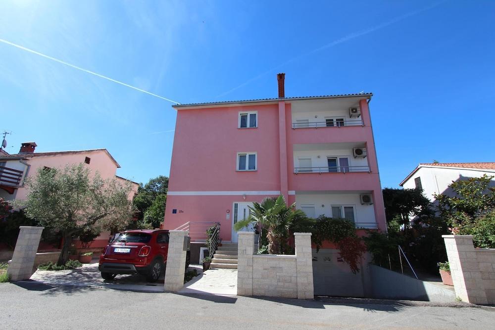 Apartments Ulika