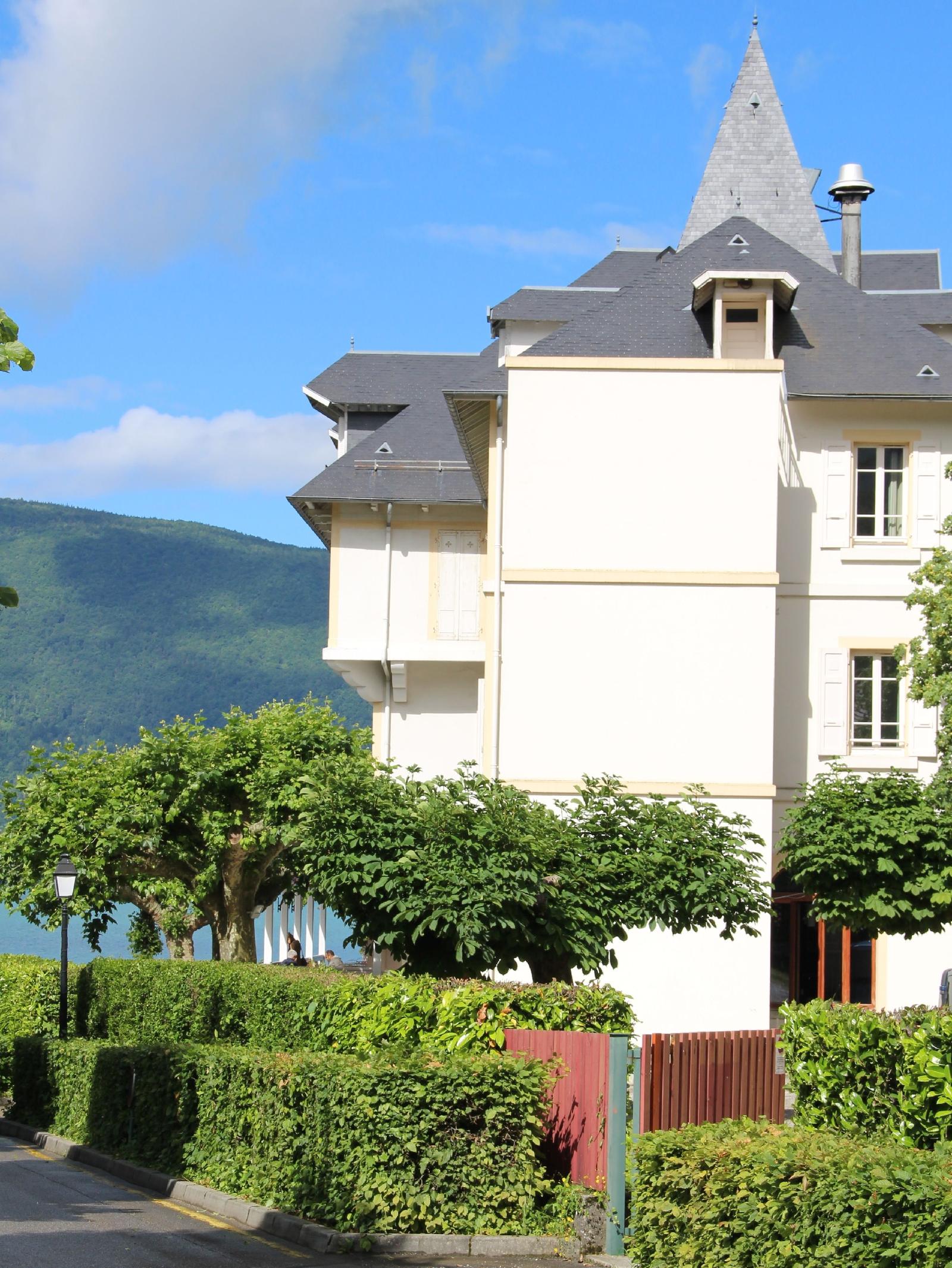 Le Pavillon Des Fleurs