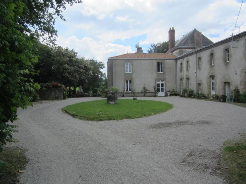 Le Manoir Aux Douves