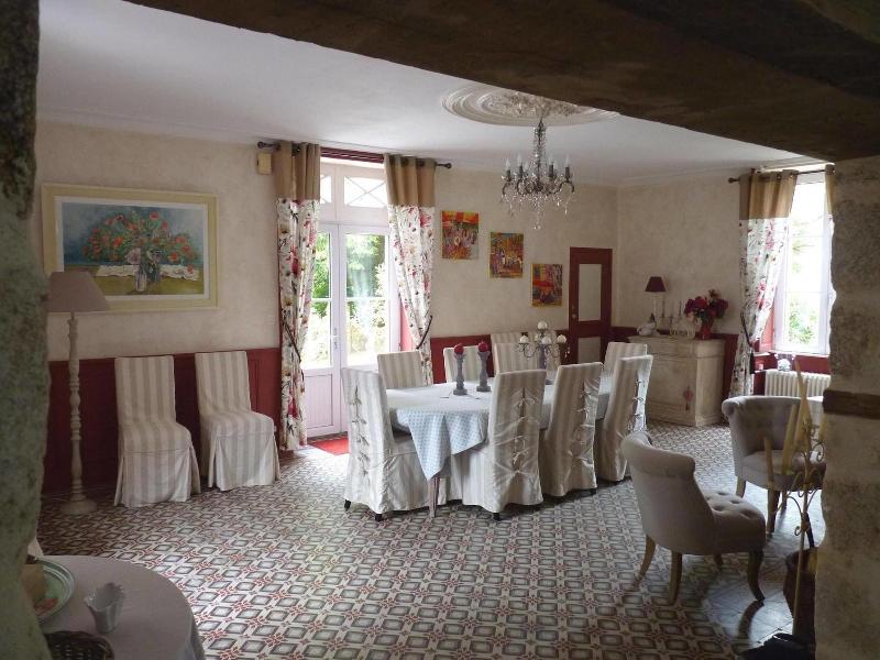Le Manoir Aux Douves