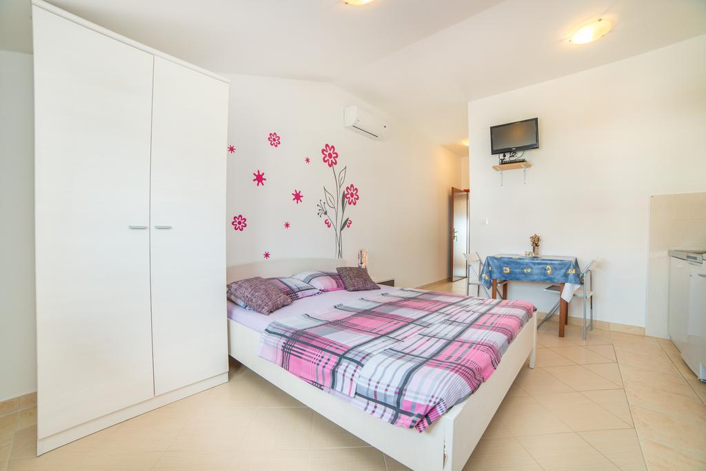 Apartments Snjezana