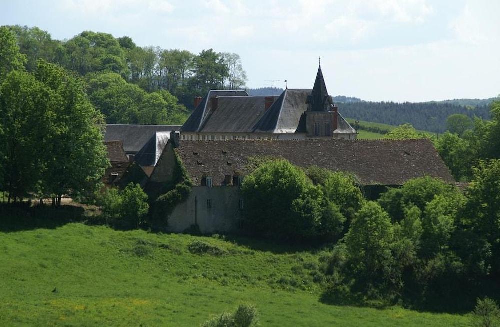 Chateau De Poussignol