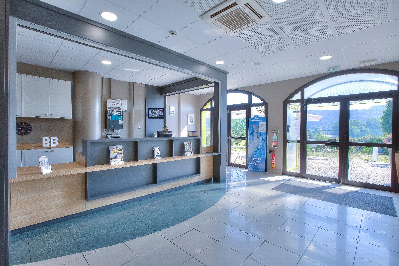 B&B Hotel Villeneuve Loubet Village