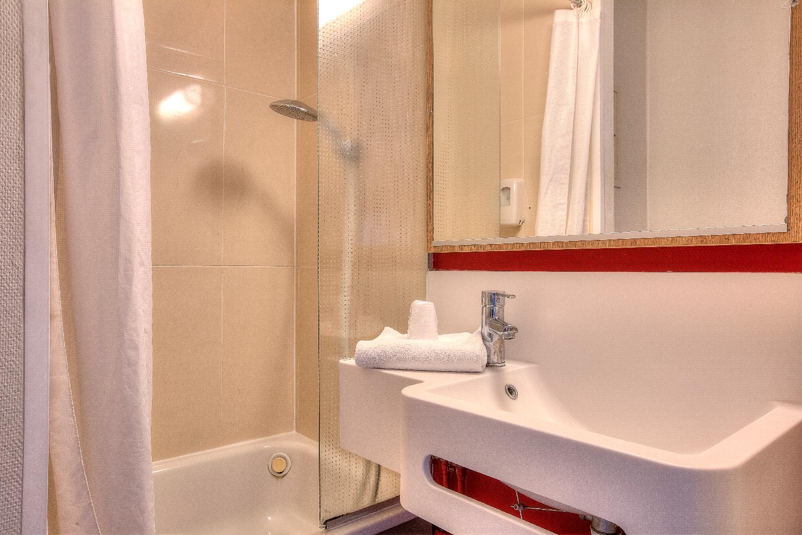 B&B Hotel Villeneuve Loubet Village