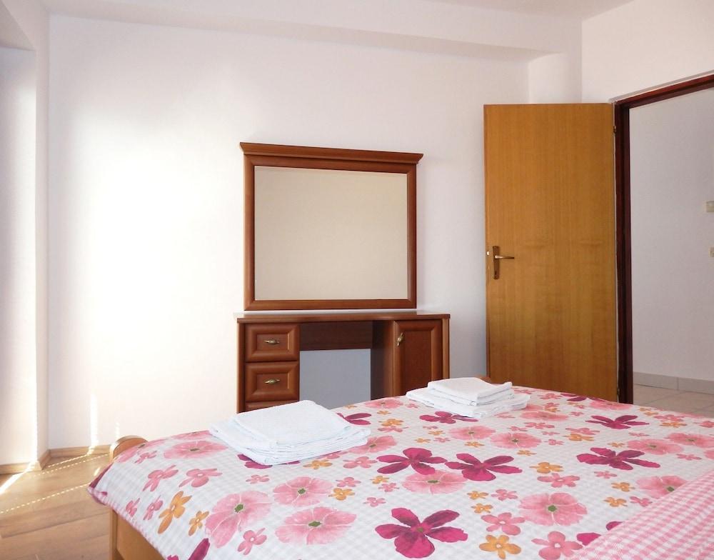 Apartments Idila