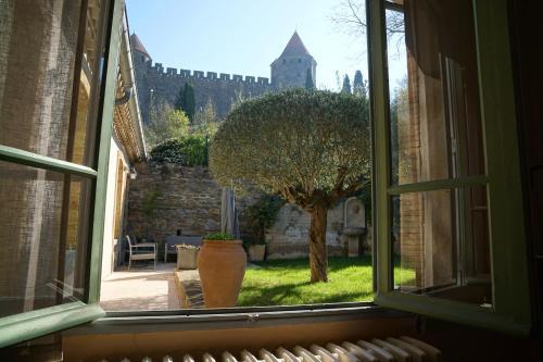 Sous Les Courtines