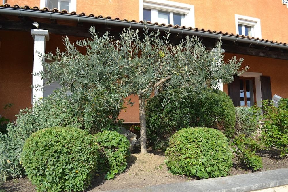 Hotel Le Saint Genies
