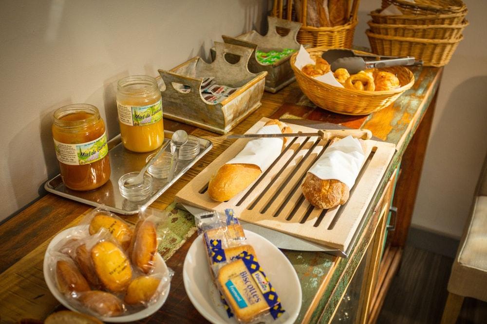 Hotel Le Saint Genies