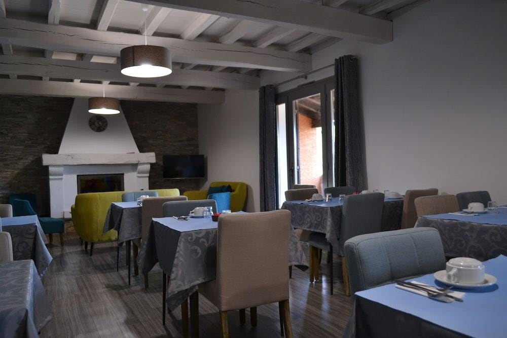 Hotel Le Saint Genies