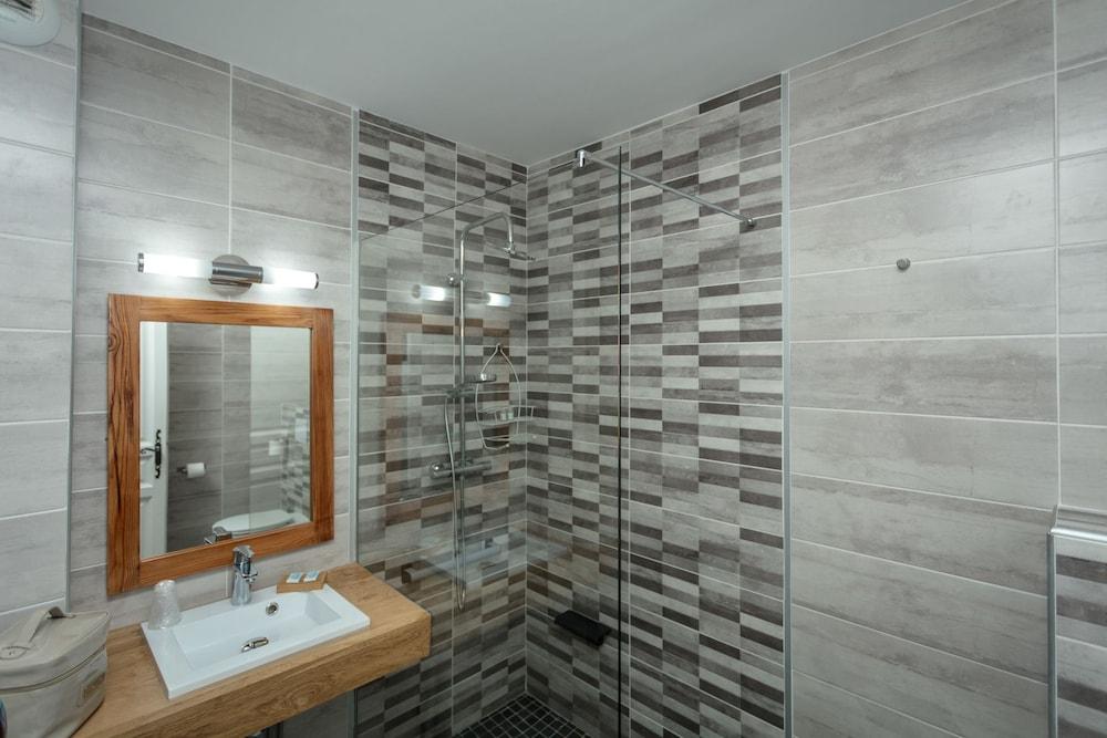 Hotel Le Saint Genies