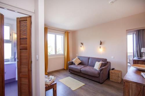 Le Scandola Hotel
