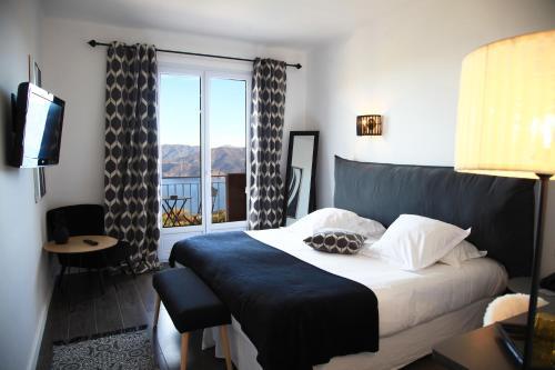 Le Scandola Hotel