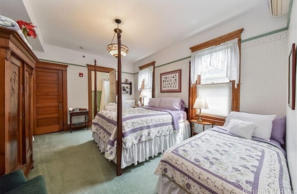 Harrison House Bed & Breakfast