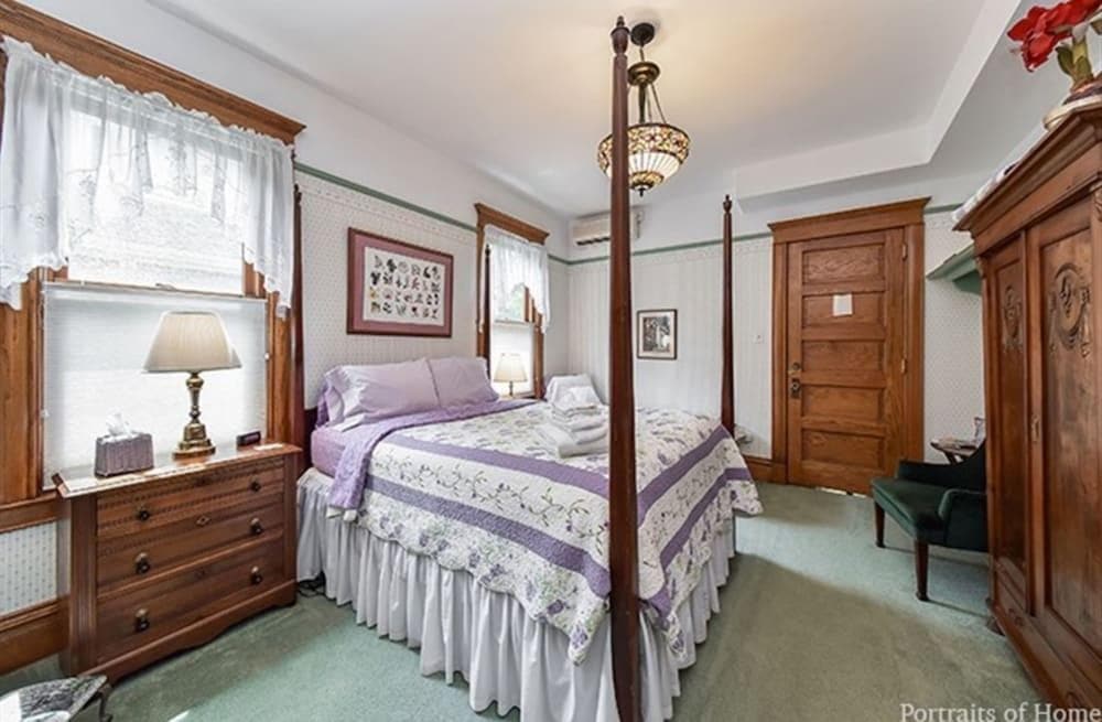 Harrison House Bed & Breakfast