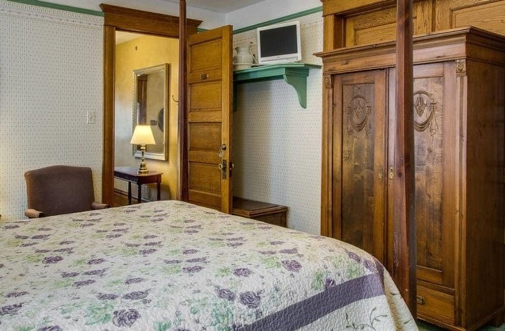 Harrison House Bed & Breakfast