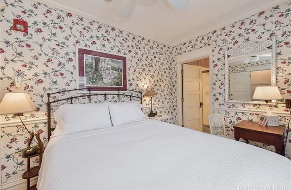 Harrison House Bed & Breakfast