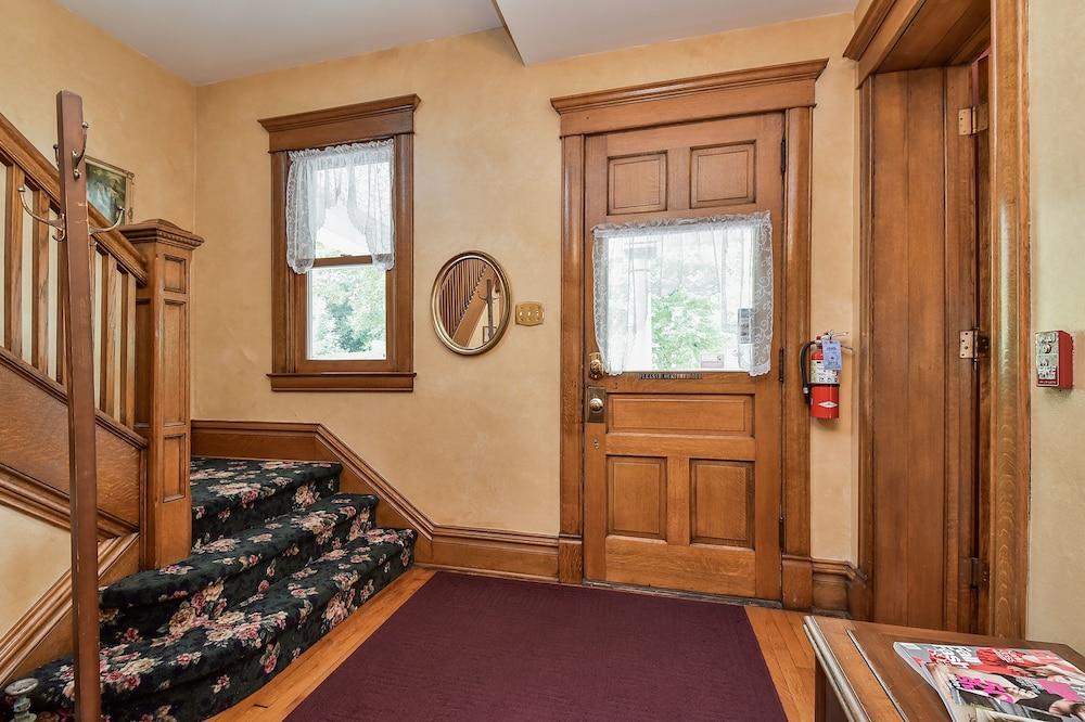 Harrison House Bed & Breakfast