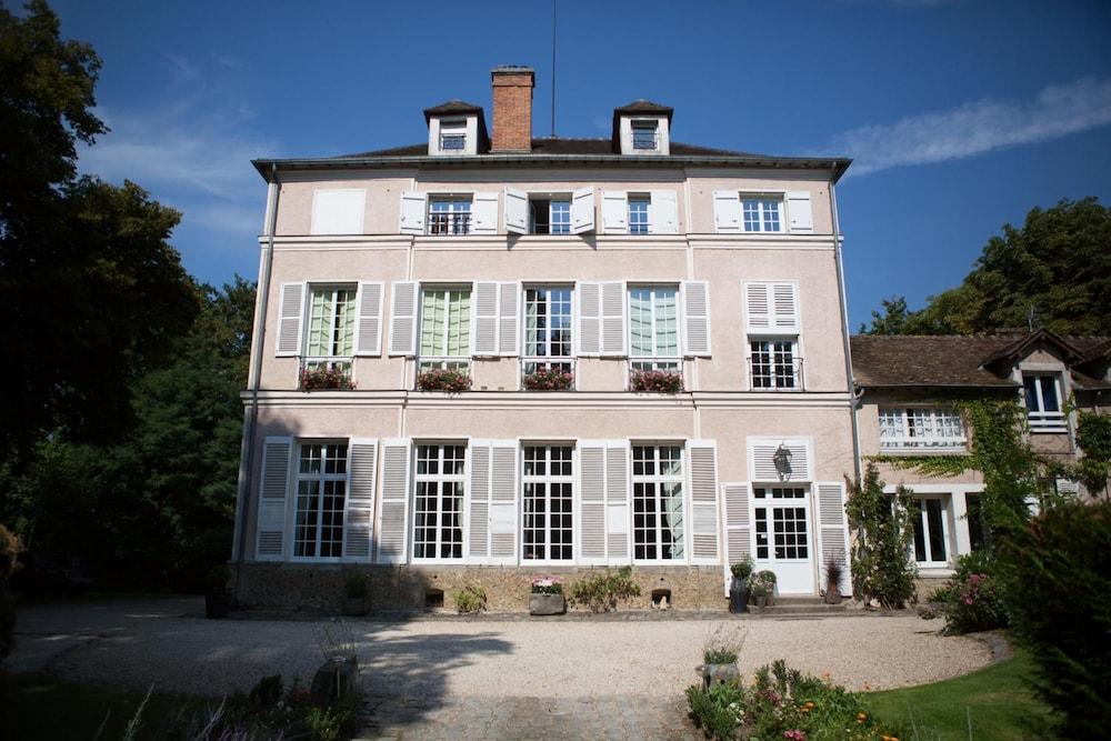 Le Chateau De La Vierge