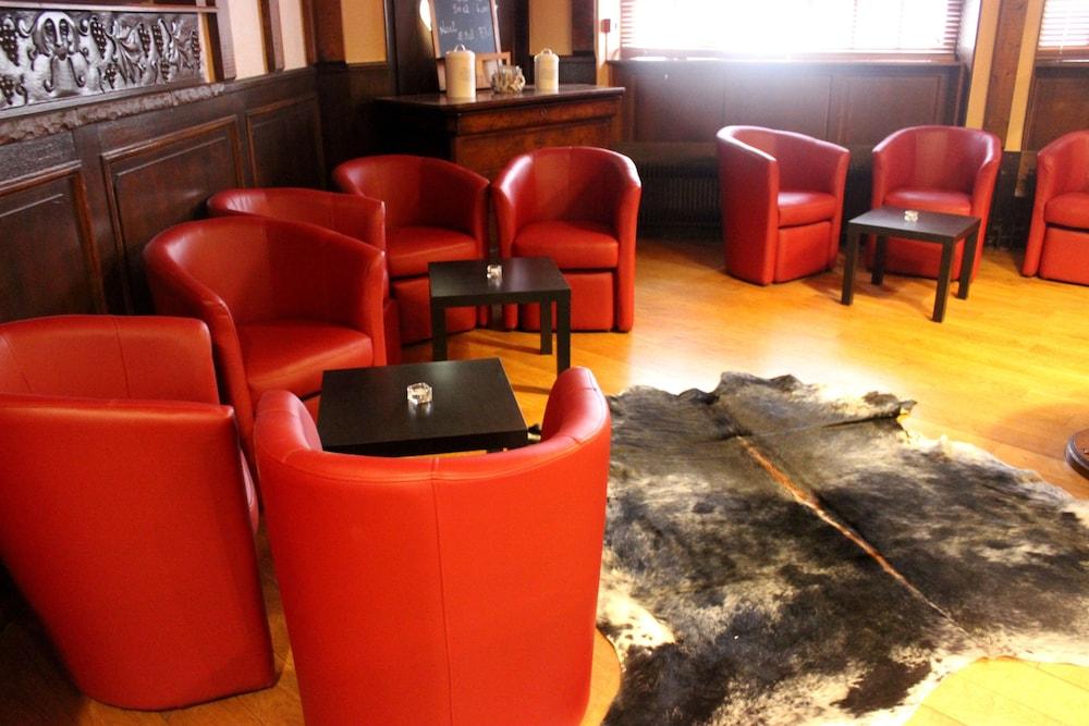 A La Maison Rouge
