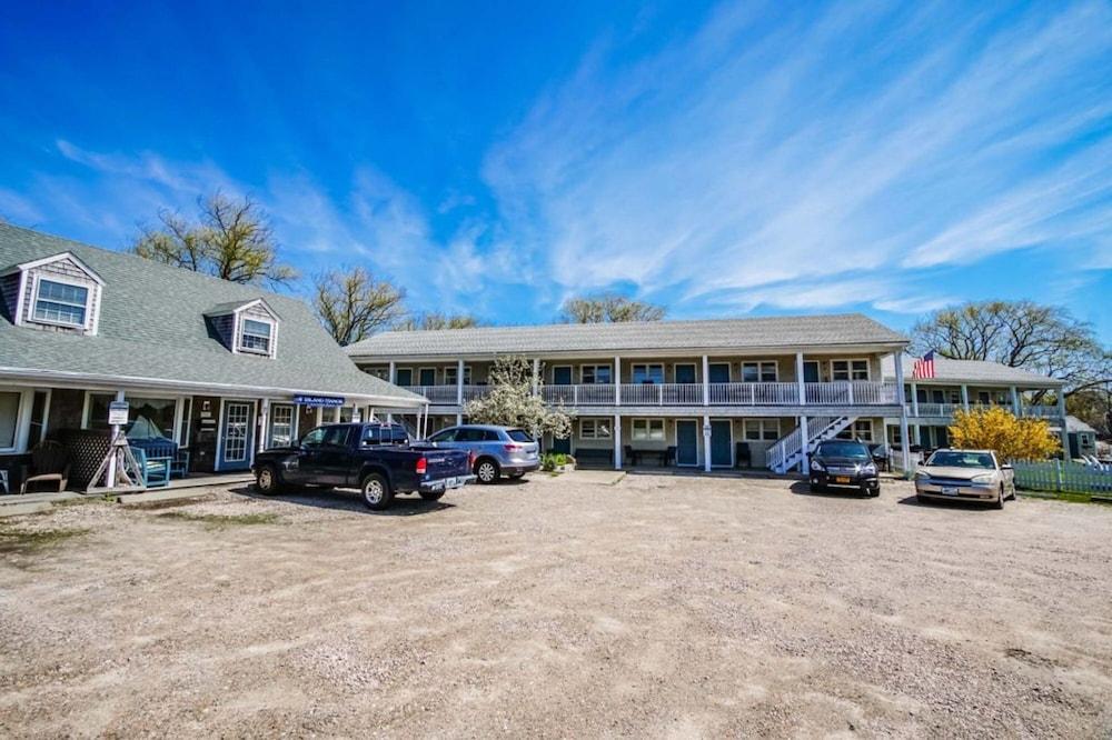 Island Manor Resort