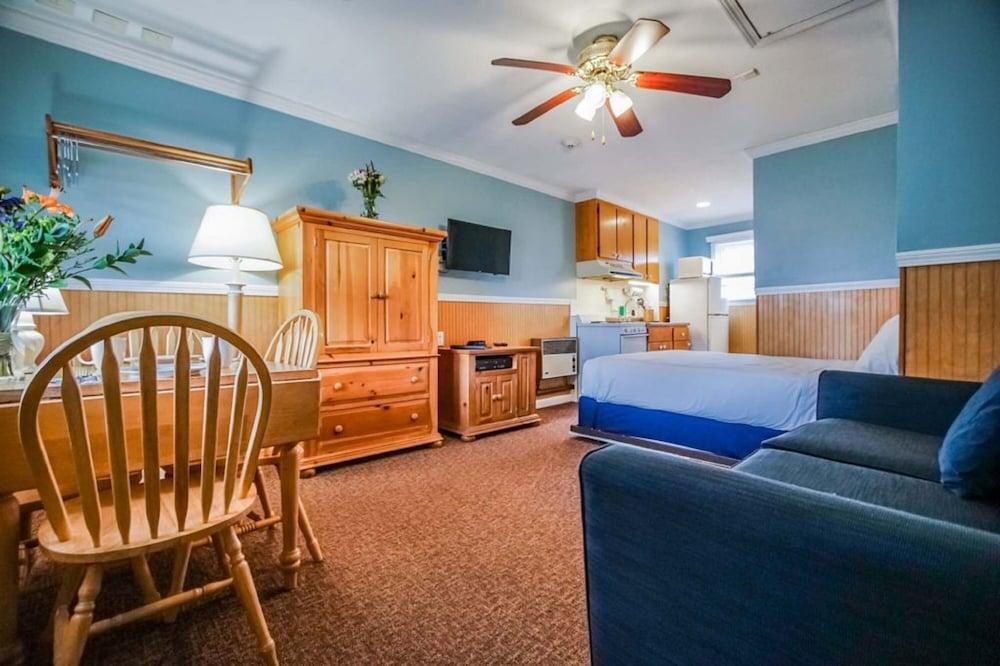 Island Manor Resort