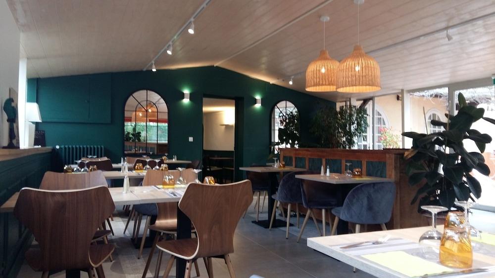 hotel Restaurant Le Chene Vert