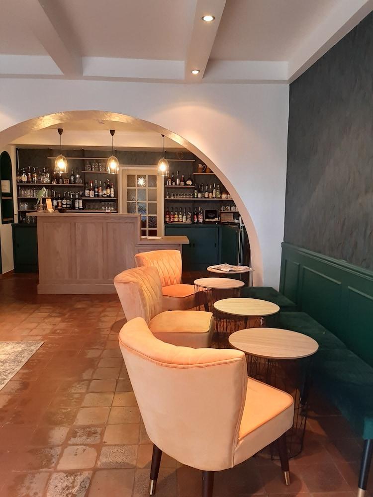 hotel Restaurant Le Chene Vert