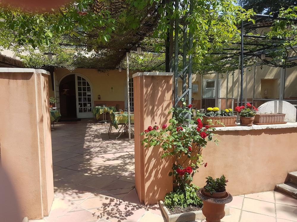 hotel Restaurant Le Chene Vert