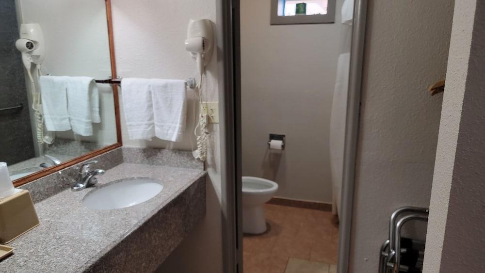 Copa Budget Inn