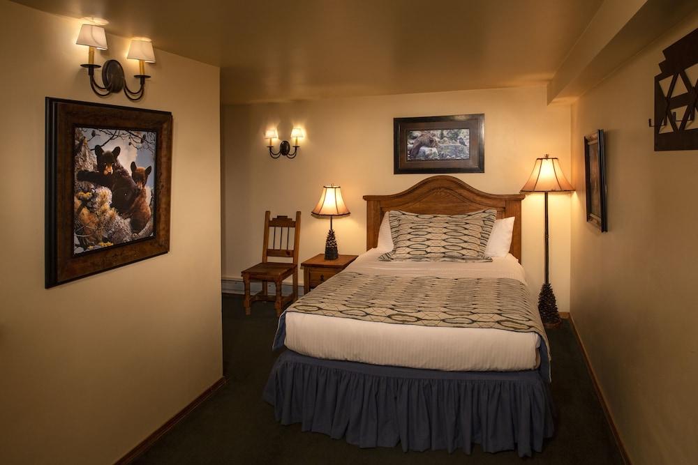 Alpine Village Suites