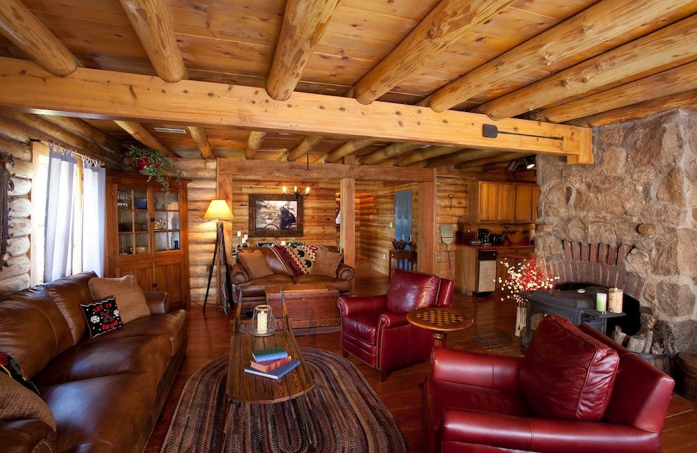 Alpine Village Suites