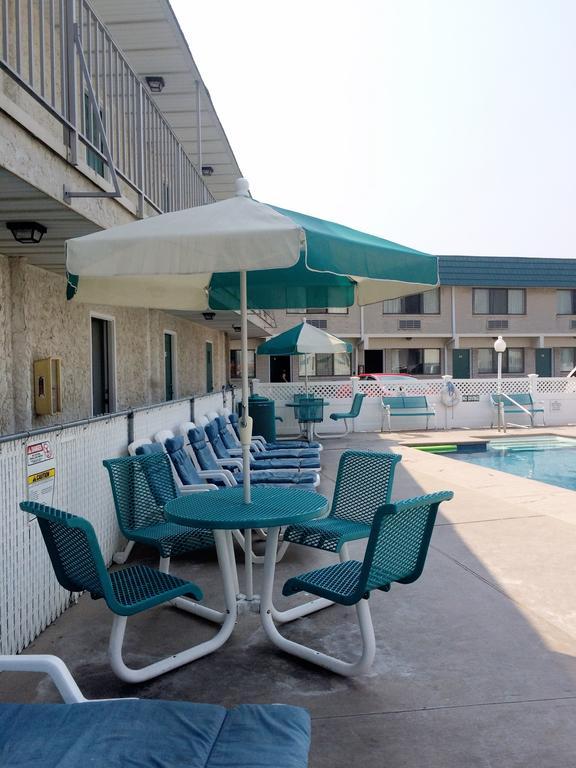 Sand Pebble Motor Lodge