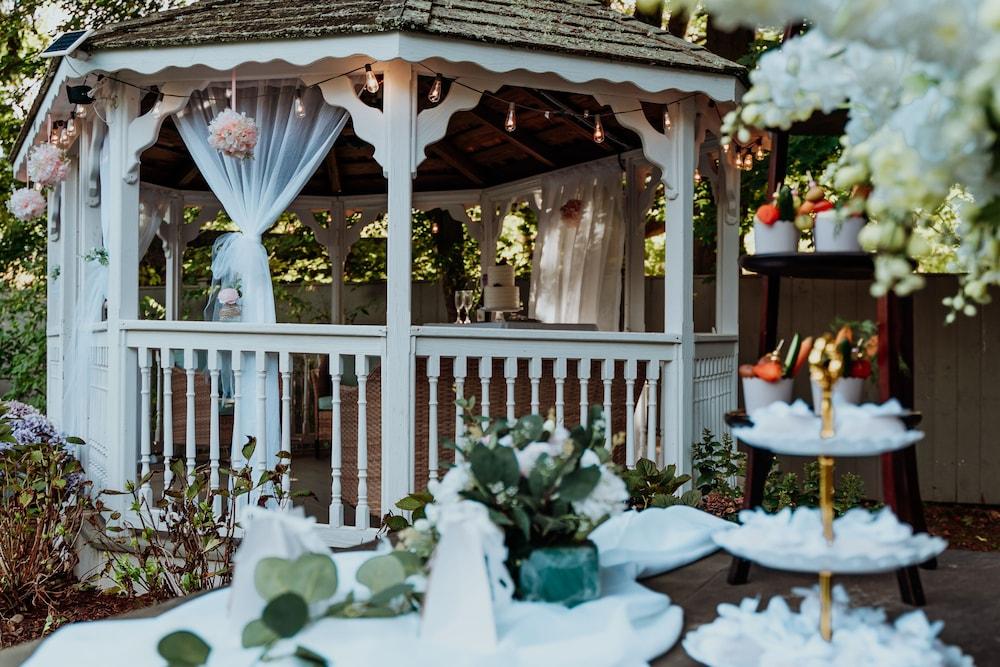 Westbrook Inn