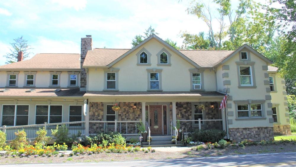 Woodfield Manor Resort