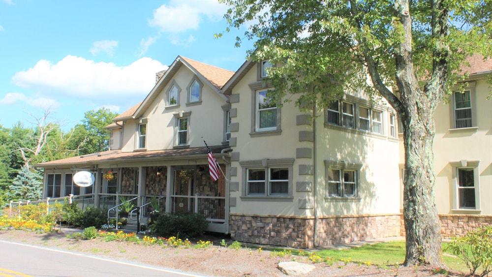 Woodfield Manor Resort