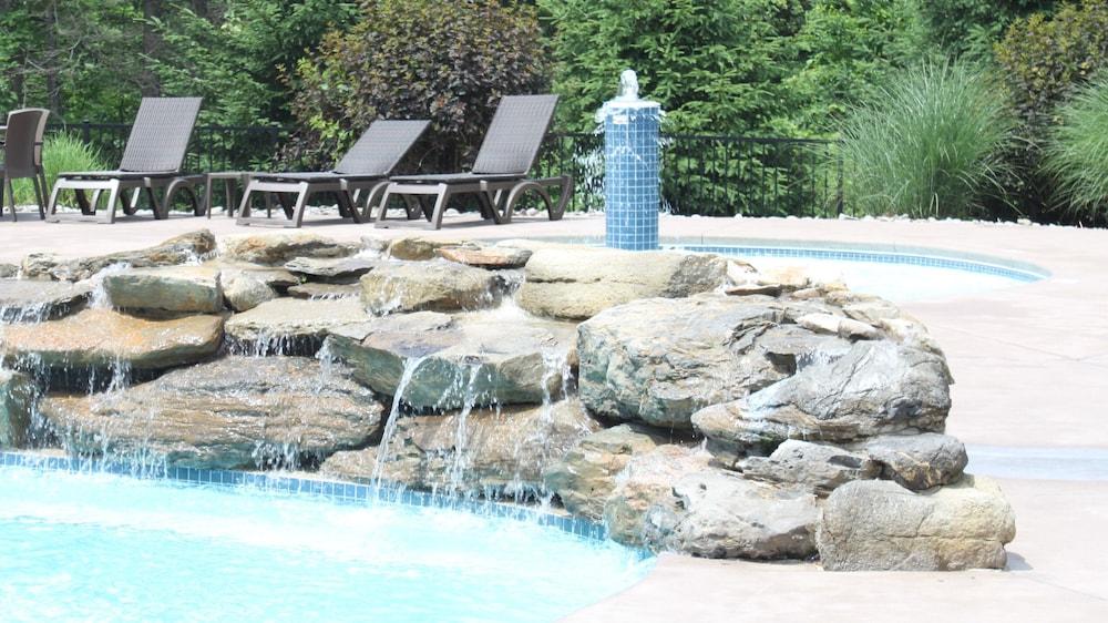 Woodfield Manor Resort
