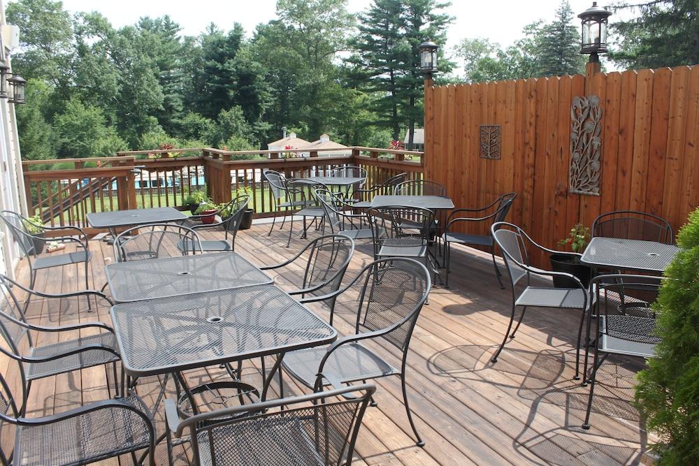 Woodfield Manor Resort