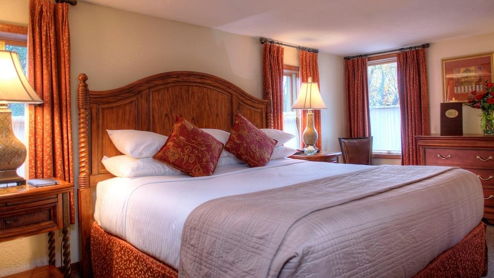 Woodfield Manor Resort