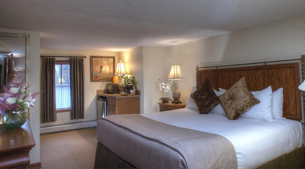 Woodfield Manor Resort