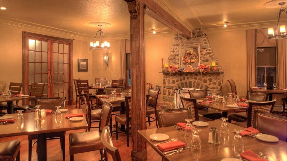 Woodfield Manor Resort