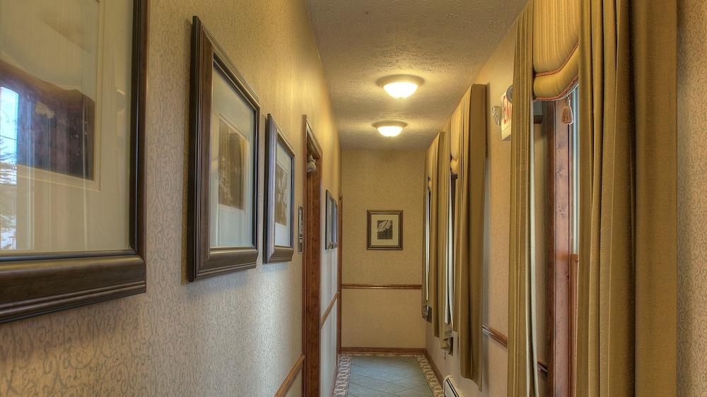 Woodfield Manor Resort